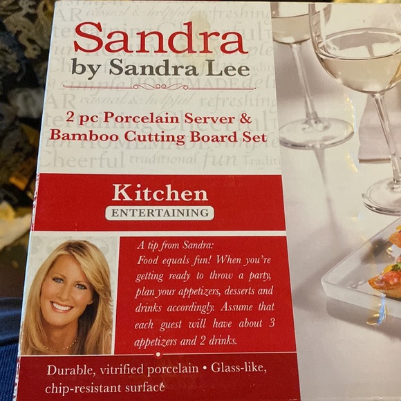 New Sandra two piece porcelain server and bamboo cutting board set - Picture 5 of 10